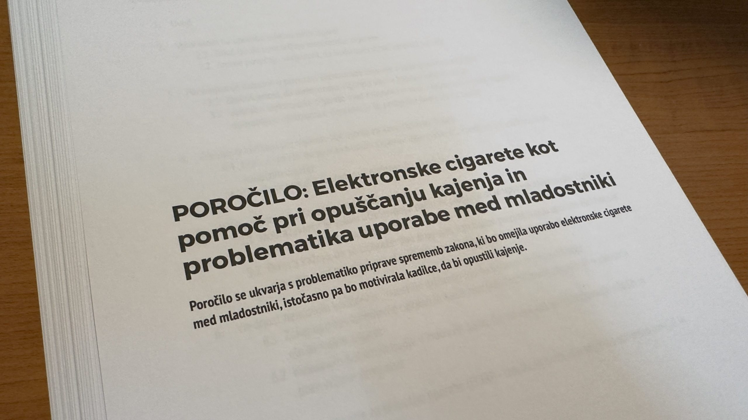 POROČILO: Elektronske cigarete kot pomoč pri opuščanju kajenja in problematika uporabe med mladostniki